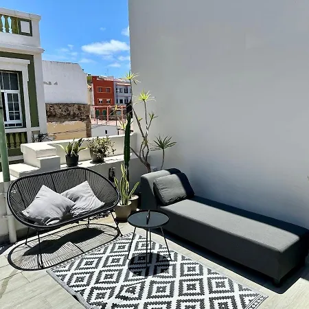 Modern Town House Near With Sunny Terrace Сasa de vacaciones *